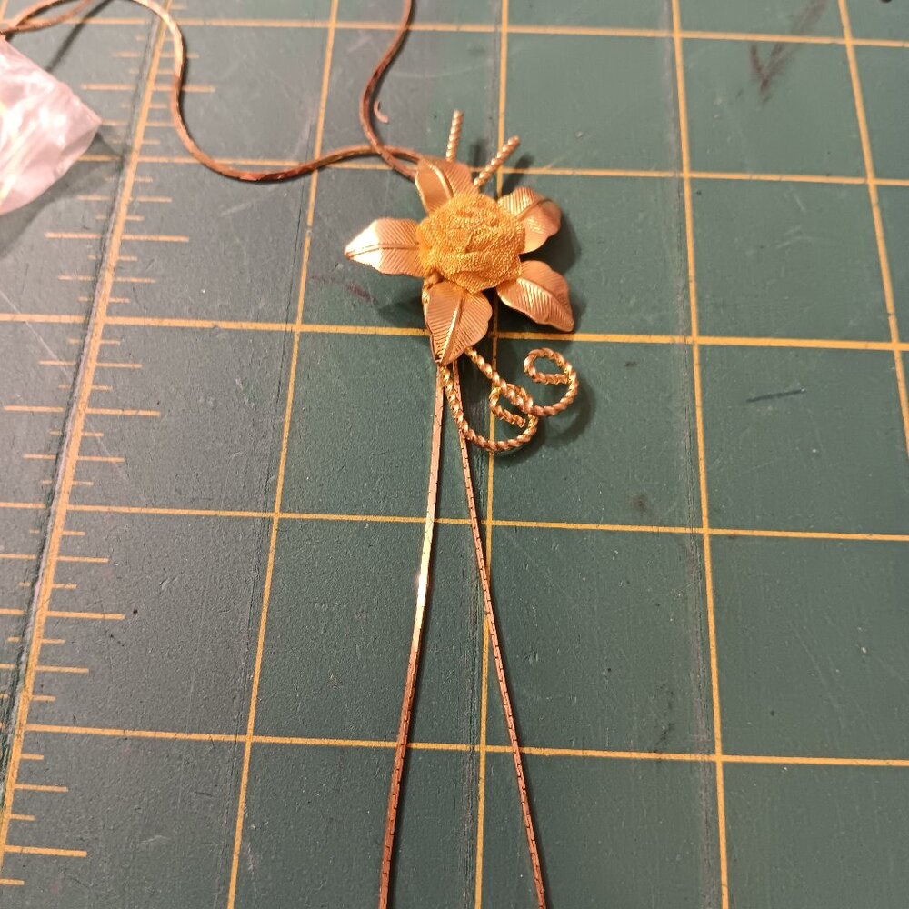 Vintage gold tone rose lariat necklace